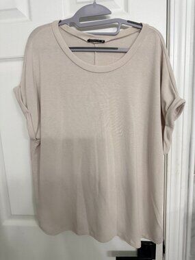 Staccato Beige Rolled Sleeve Center Seam Scoop Neck Tee L